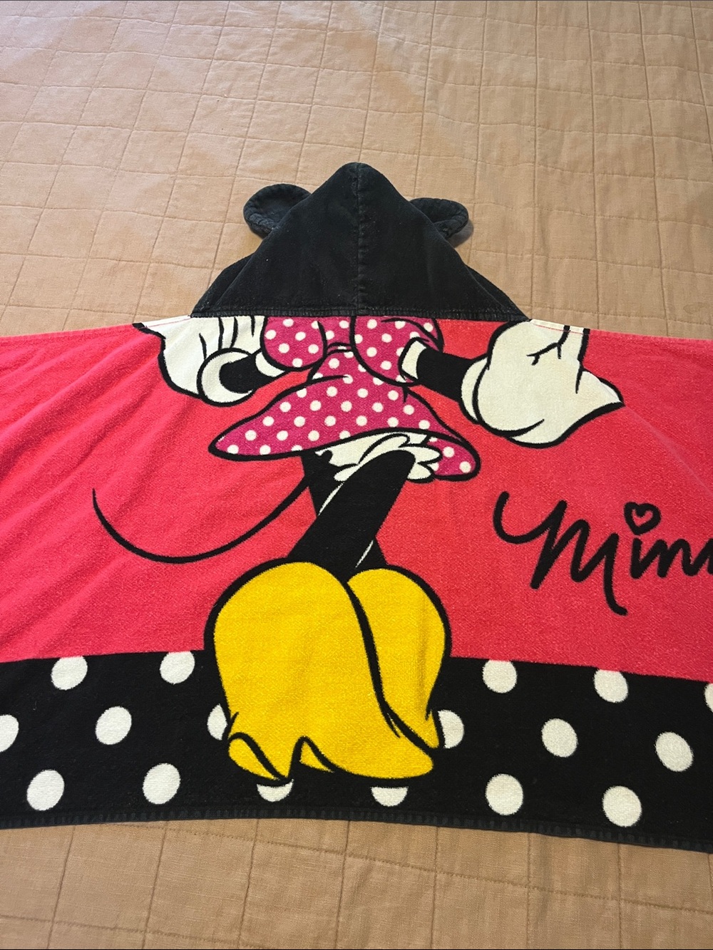 Minnie Mouse hooded towel